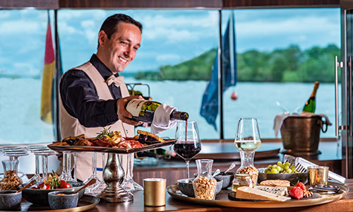 Wein Bar im Amadeus Club auf dem Flusskreuzfahrtschiff Amadeus Star