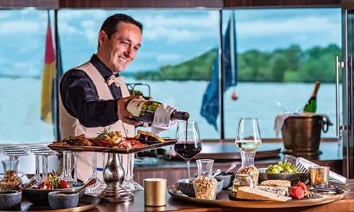 Wein Bar im Amadeus Club auf dem Flusskreuzfahrtschiff Amadeus Star