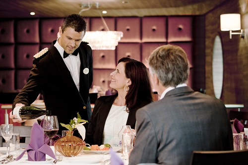 Gäste im Panorama Restaurant auf dem Flusskreuzfahrtschiff Amadeus Provence