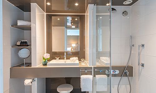 Badezimmer der Amadeus Suite auf dem Flusskreuzfahrtschiff