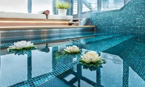 Pool auf dem Flusskreuzfahrtschiff Amadeus Queen