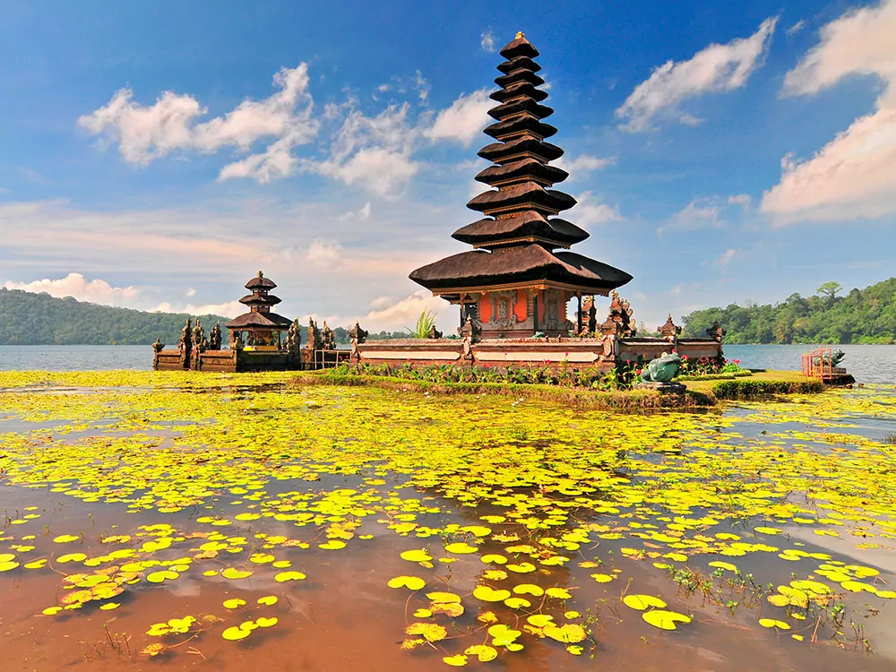 Bali - Tempel umspült von Wasser
