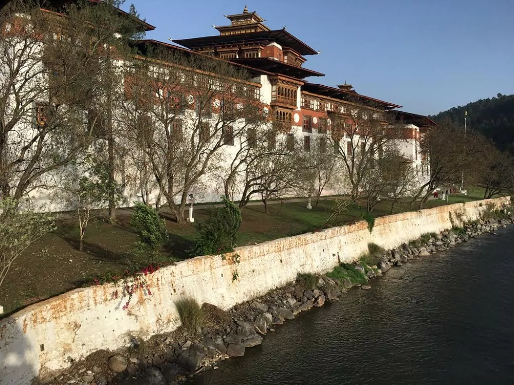 Bhutan Kloster und Flussufer