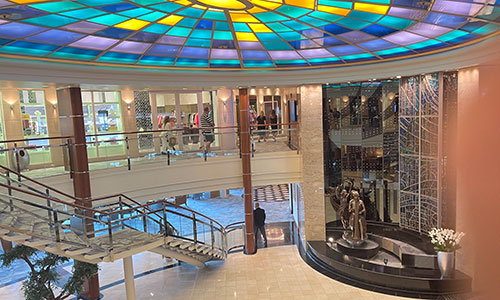 Atrium auf der Crystal serenity