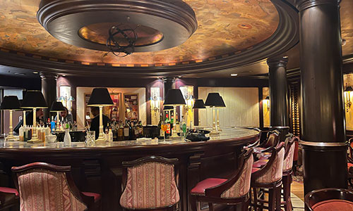 Avenue Saloon auf der Crystal Serenity