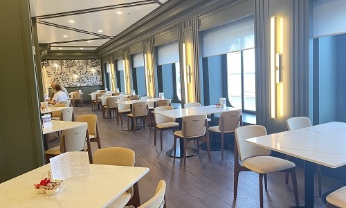 Blick ins Bistro auf der Crystal Serenity