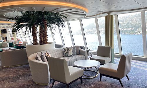 Sitzgruppe im Palm Court auf Crystal Serenity