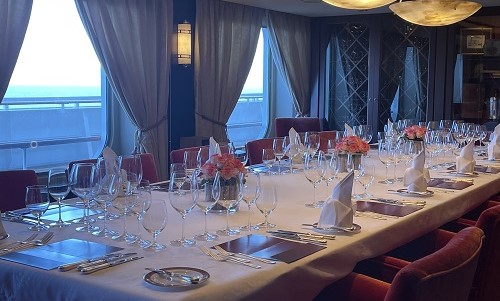 Weinverkostung und Speisen im Vintage Room