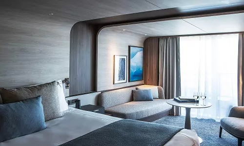 Blick in Deluxe Suite auf Luxusexpeditionsschiff Charcot