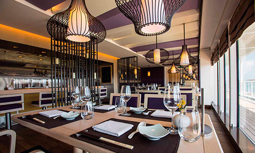 Blick in das Restaurant Sakrura auf dem Kreuzfahrtschiff MS Europa 2