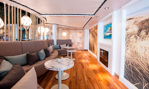 Blick in die Sansibar auf der MS Europa 2