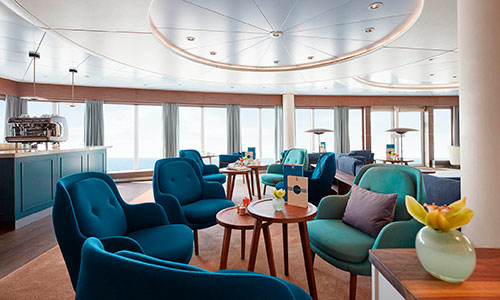 Sitzbereich im Belvedere auf dem Kreuzfahrtschiff MS Europa 2