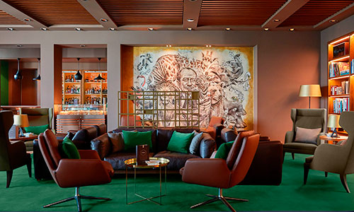 Sitzgelegenheiten in der Collins Bar