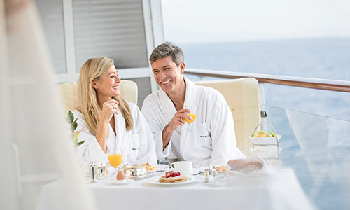 Frühstück auf der Veranda auf dem Luxuskreuzfahrtschiff MS Europa 2