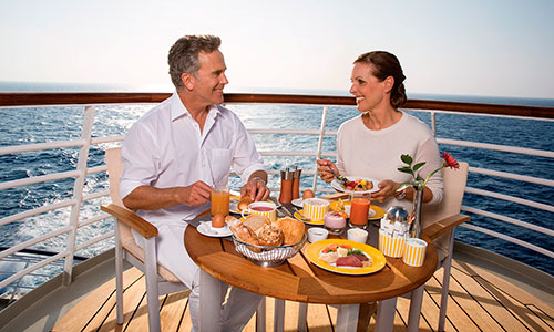 Gäste beim FRühstück auf der MS Europa