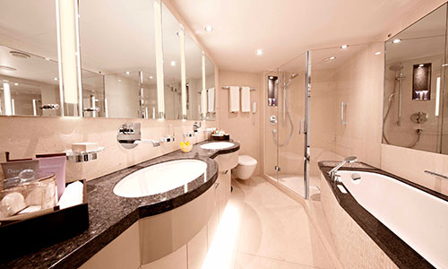 Penthouse Deluxe Badezimmer auf dem Luxuskreuzfahrtschiff MS Europa