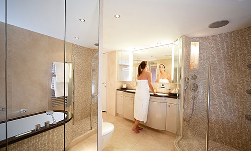 Penthouse Grand Suite Badezimmer auf dem Kreuzfahrtschiff MS Europa