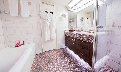 Badezimmer der Veranda Suite auf dem Luxuskreuzfahrtschiff MS Europa