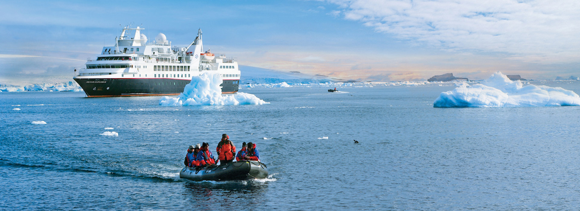 Silversea Expeditionsschiff im Eismeer