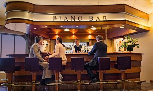 Piano Bar auf dem Luxuskreuzfahrtschiff MS Europa