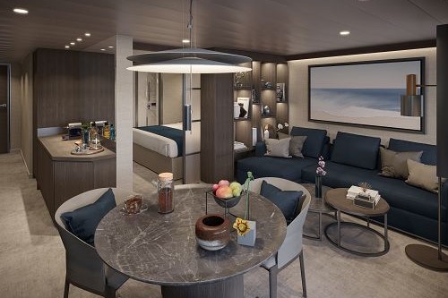 Wohnzimmer mit Blick in Schlafbereich im Penthouse