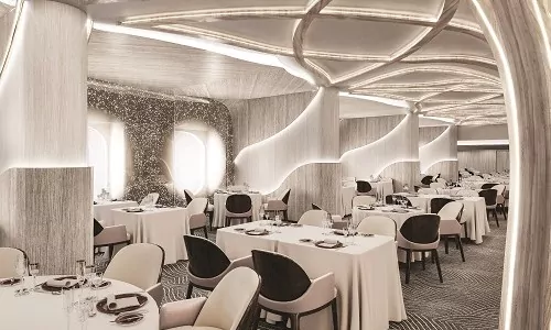 Gedeckte Tische im Restaurant Compass Rose
