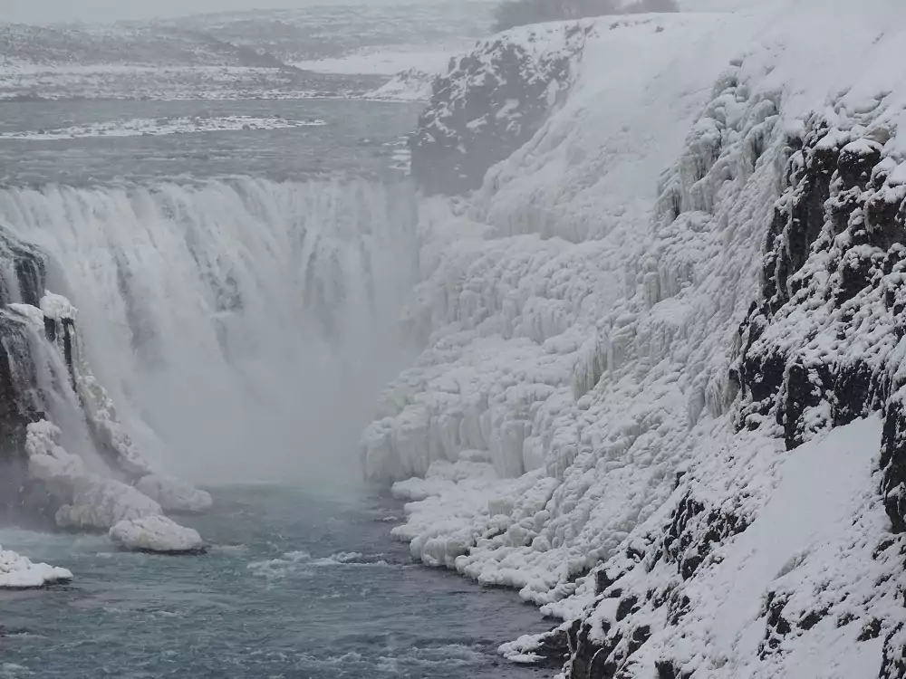 Gullfoss mit Eis