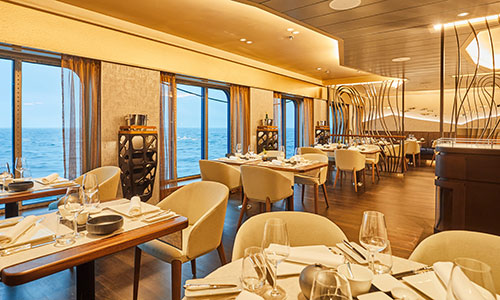 Spezialitätenrestaurant Hamptons auf dem Luxus-Expeditionsschiff Hanseatic spirit von HL-Cruises