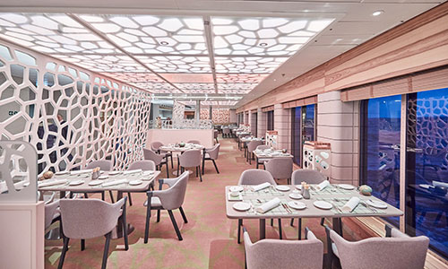 Blick ins Restaurant Hanseatic auf dem Luxus-Expeditionsschiff Hanseatic spirit von HL-Cruises