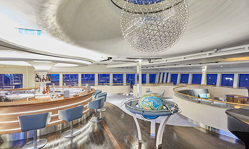 Observation Lounge Bar auf dem Luxus-Expeditionsschiff Hanseatic spirit von HL-Cruises