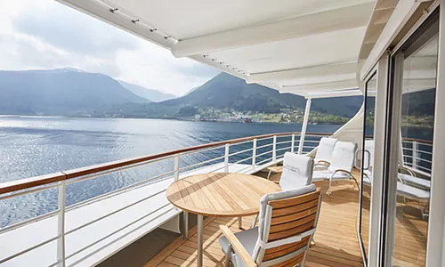 Terrasse Grand Suite auf dem Luxusexpeditionsschiff HANSEATIC nature der Reederei Hapag Lloyd
