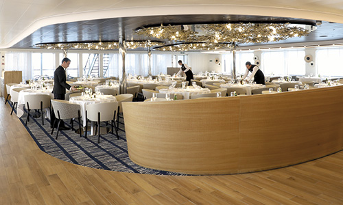 Panorama Restaurant auf dem Luxusexpeditionsschiff Le Laperouse der Reederei Ponant