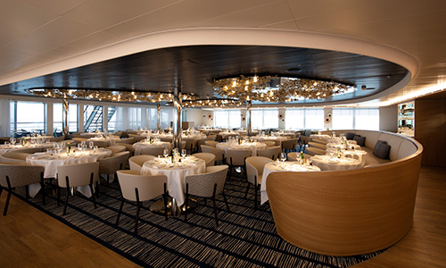Panorama Restaurant auf dem Luxusexpeditionsschiff Le Laperouse der Reederei Ponant