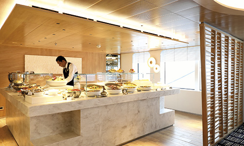 Grill Restaurant auf dem Luxusexpeditionsschiff Le Laperouse der Reederei Ponant