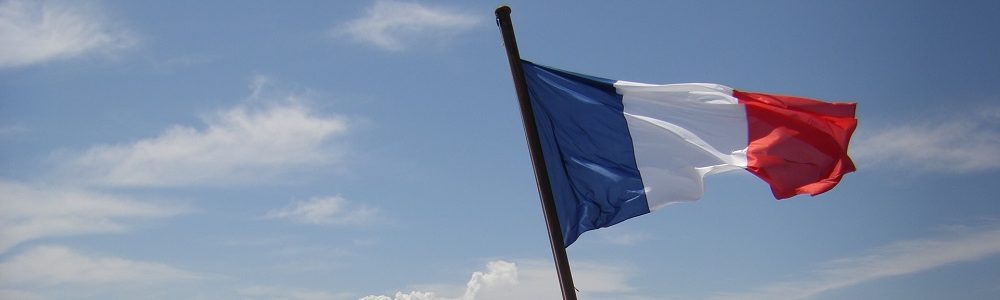 Französische Flagge am Heck auf dem Luxuskreuzfahrtschiff Le Soleal der Reederei Ponant