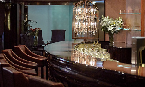 Mariner Lounge Theke auf dem Luxuskreuzfahrtschiff Seven Seas Mariner