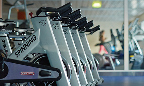 Fitnessgeräte auf dem Luxuskreuzfahrtschiff Seven Seas Mariner