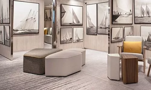 Sitzbereich an Bord auf dem Luxusexpeditionsschiff Ponant Le Dumont-d'Urville