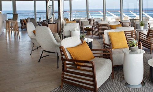 Panorama Lounge mit Blick aufs Meer auf dem Luxusexpeditionsschiff Ponant Le Dumont-d'Urville