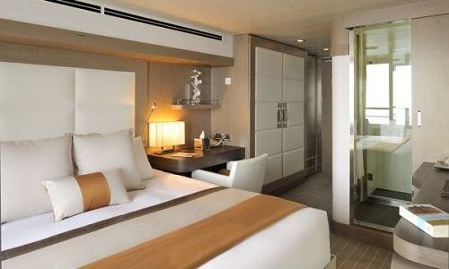 Schlaf- und Wohnbereich Prestige Kabine auf der Luxuskreuzfahrtyacht L'Austral der Reederei Ponant