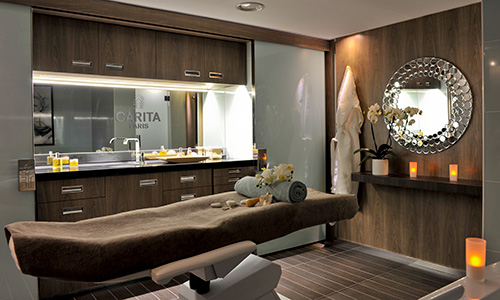 Behandlungstisch im Spa auf der Luxuskreuzfahrtyacht Le Boréal der Reederei Ponant