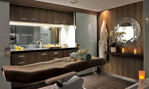 Behandlungstisch im Spa auf der Luxuskreuzfahrtyacht Le Boréal der Reederei Ponant