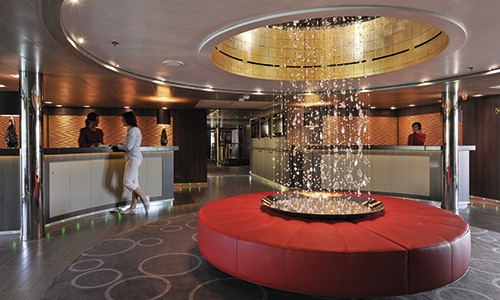 Rezeption auf der Luxuskreuzfahrtyacht Le Boréal der Reederei Ponant