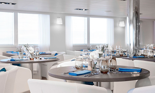 Grill Restaurant auf dem Luxuskreuzfahrtschiff Le Lyrial der Reederei Ponant