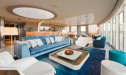 Panorama Lounge auf der Luxuskreuzfahrtyacht Le Lyrial der Reederei Ponant