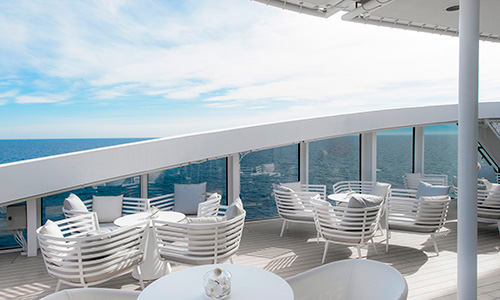 Panorama Lounge Terrasse auf der Luxuskreuzfahrtyacht Le Lyrial der Reederei Ponant