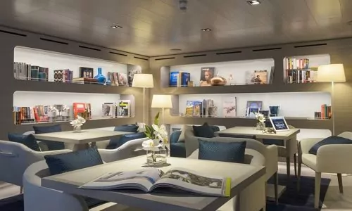 Bibliothek auf dem Luxuskreuzfahrtschiff Le Soleal der Reederei Ponant