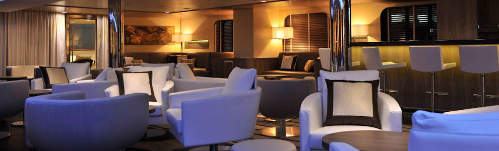 Lounge am Abend auf der Luxuskreuzfahrtyacht L'Austral der Reederei Ponant