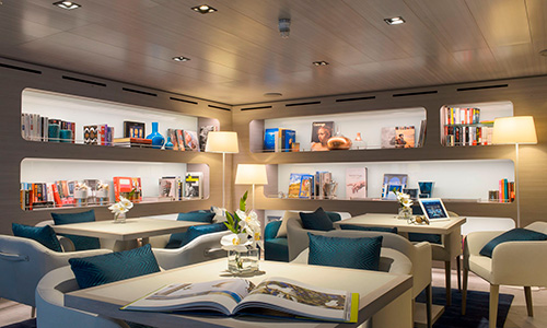 Bibliothl auf der Luxuskreuzfahrtyacht Le Lyrial der Reederei Ponant