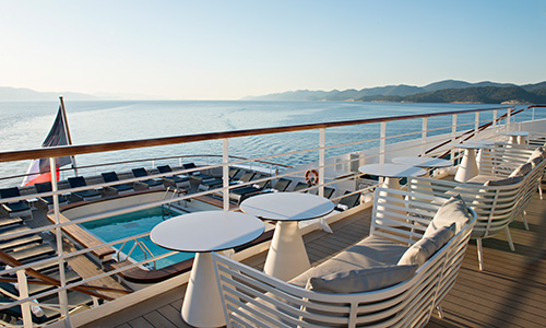 Open Air Bar auf der Luxuskreuzfahrtyacht Le Lyrial der Reederei Ponant